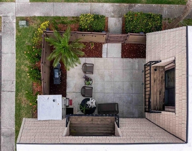 15307 W Pond Woods Drive - Photo Thumbnail 6