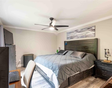 15307 W Pond Woods Drive - Photo Thumbnail 16