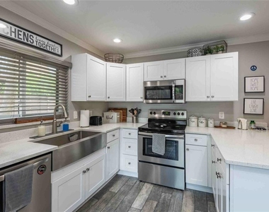 15307 W Pond Woods Drive - Photo Thumbnail 14