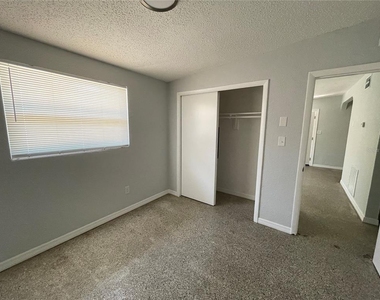 509 N Saturn Avenue - Photo Thumbnail 8