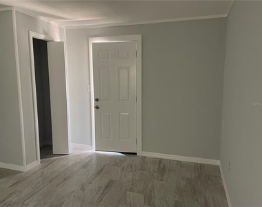 509 N Saturn Avenue - Photo Thumbnail 4