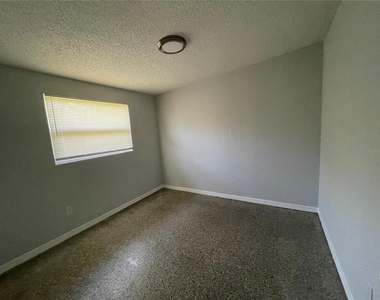 509 N Saturn Avenue - Photo Thumbnail 2
