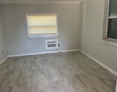 509 N Saturn Avenue - Photo Thumbnail 3