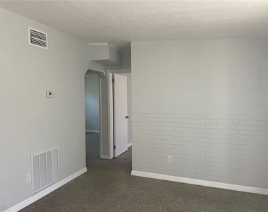 509 N Saturn Avenue - Photo Thumbnail 5