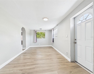 605 S Disston Avenue - Photo Thumbnail 4