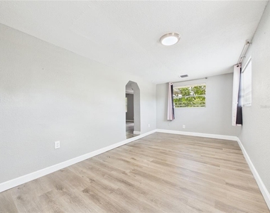 605 S Disston Avenue - Photo Thumbnail 2