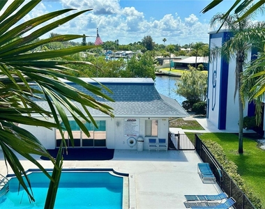 350 79th Avenue N - Photo Thumbnail 2