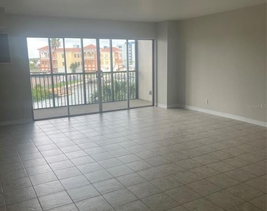 10355 Paradise Boulevard - Photo Thumbnail 4