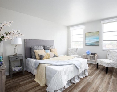 10355 Paradise Boulevard - Photo Thumbnail 10