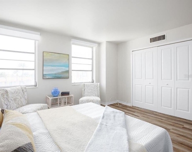 10355 Paradise Boulevard - Photo Thumbnail 11
