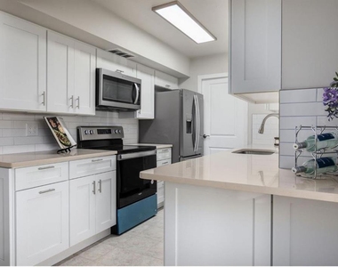 10355 Paradise Boulevard - Photo Thumbnail 8