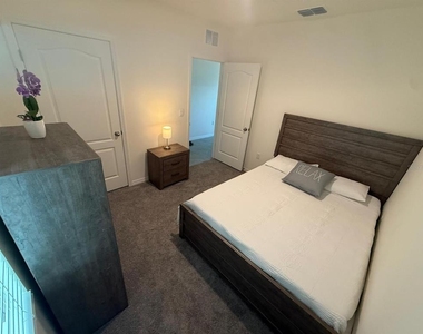 659 Park Place Boulevard - Photo Thumbnail 3