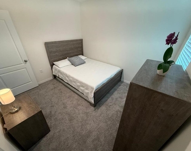 659 Park Place Boulevard - Photo Thumbnail 1