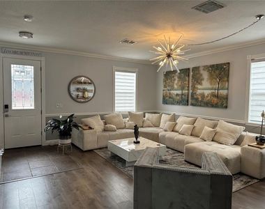 10018 Chorlton Circle - Photo Thumbnail 5