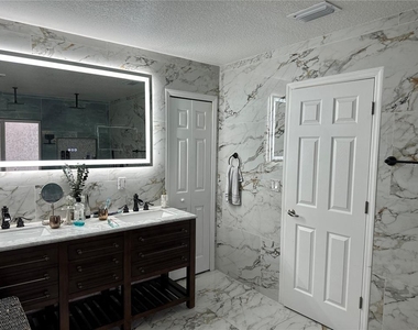 10018 Chorlton Circle - Photo Thumbnail 18
