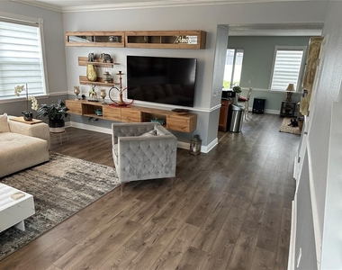10018 Chorlton Circle - Photo Thumbnail 4