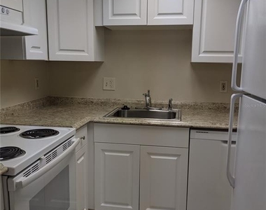 944 Lake Destiny Road - Photo Thumbnail 9