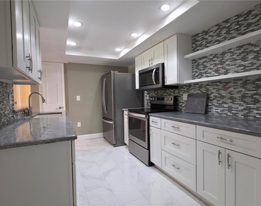 2025 Sylvester Road - Photo Thumbnail 9