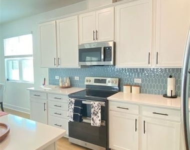 4128 Southern Vista Loop - Photo Thumbnail 6