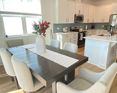 4128 Southern Vista Loop - Photo Thumbnail 8