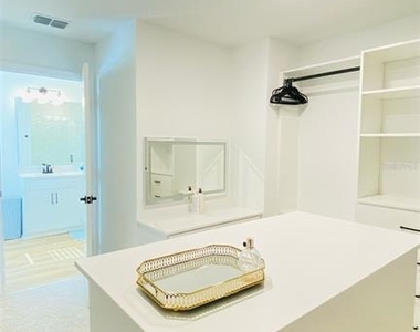 4128 Southern Vista Loop - Photo Thumbnail 12