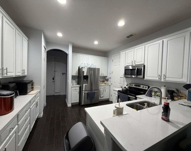 2280 Chatham Place Drive - Photo Thumbnail 2