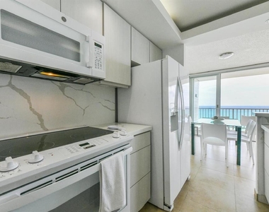 4745 Isla Verde Avenue - Photo Thumbnail 8