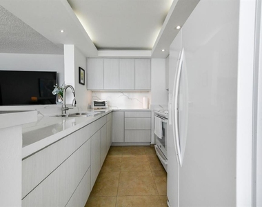 4745 Isla Verde Avenue - Photo Thumbnail 7