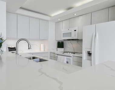 4745 Isla Verde Avenue - Photo Thumbnail 4