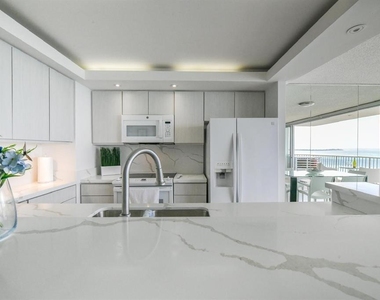 4745 Isla Verde Avenue - Photo Thumbnail 3