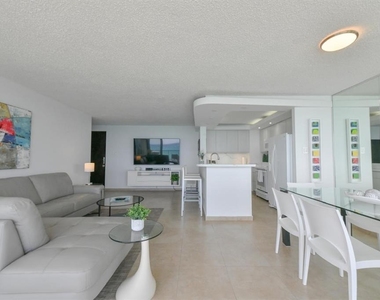 4745 Isla Verde Avenue - Photo Thumbnail 9