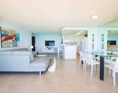 4745 Isla Verde Avenue - Photo Thumbnail 10