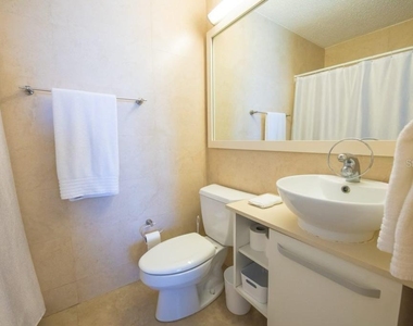 4745 Isla Verde Avenue - Photo Thumbnail 12