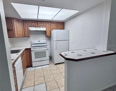 576 Fairways Lane - Photo Thumbnail 5