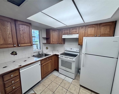 576 Fairways Lane - Photo Thumbnail 4