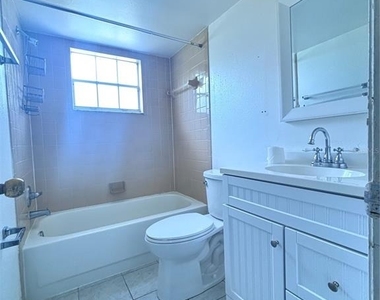 576 Fairways Lane - Photo Thumbnail 3