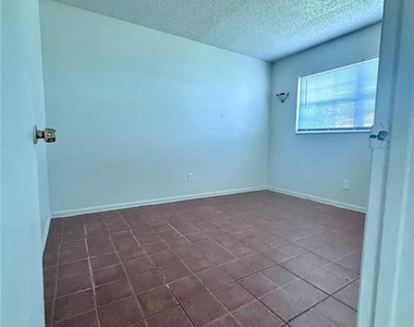 576 Fairways Lane - Photo Thumbnail 2