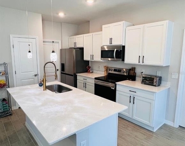 2450 Sw 170th Loop - Photo Thumbnail 8