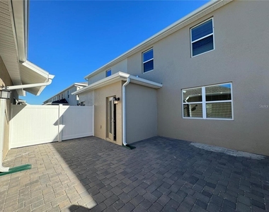 8115 Sayings Drive - Photo Thumbnail 8