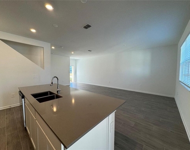 8115 Sayings Drive - Photo Thumbnail 4