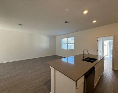 8115 Sayings Drive - Photo Thumbnail 3