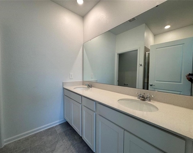 8115 Sayings Drive - Photo Thumbnail 13