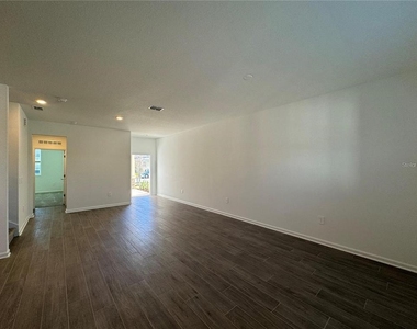 8115 Sayings Drive - Photo Thumbnail 7