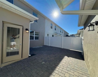 8115 Sayings Drive - Photo Thumbnail 9