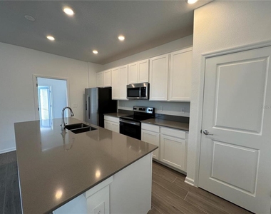 8115 Sayings Drive - Photo Thumbnail 6