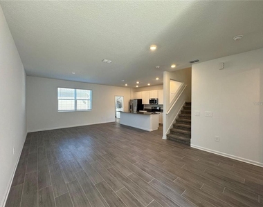 8115 Sayings Drive - Photo Thumbnail 2