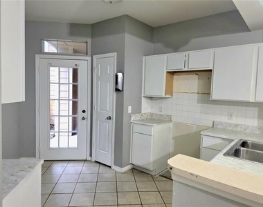 1101 Vintage Village Lane - Photo Thumbnail 7