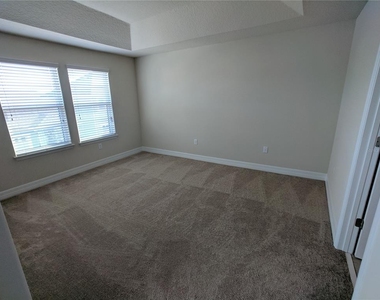 2611 Amati Drive - Photo Thumbnail 11