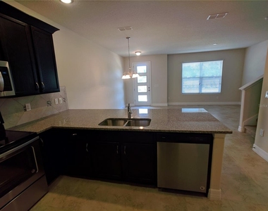 2611 Amati Drive - Photo Thumbnail 5