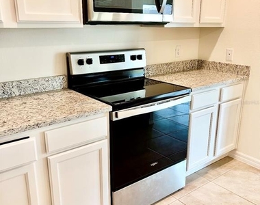 5216 Greenheart Avenue - Photo Thumbnail 2